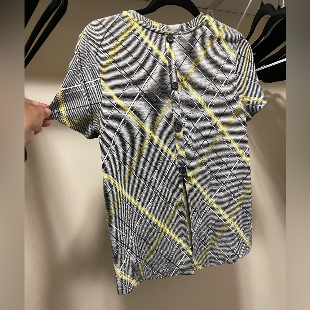 Zara trafaluo top with buttons in the back in great use condition size small
